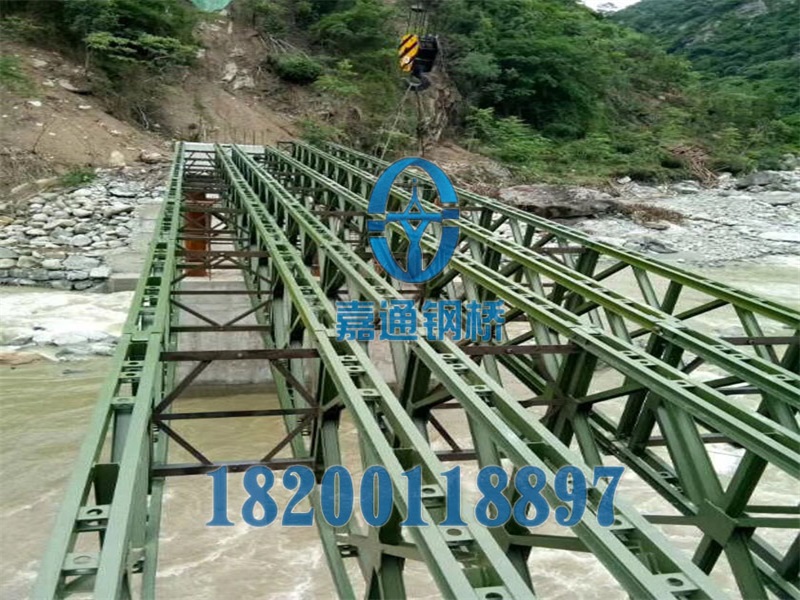 綿九高速平武段2&times;24米上承式荷載80噸鋼橋安裝完